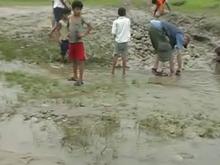 Car faced mud to reach job’s location